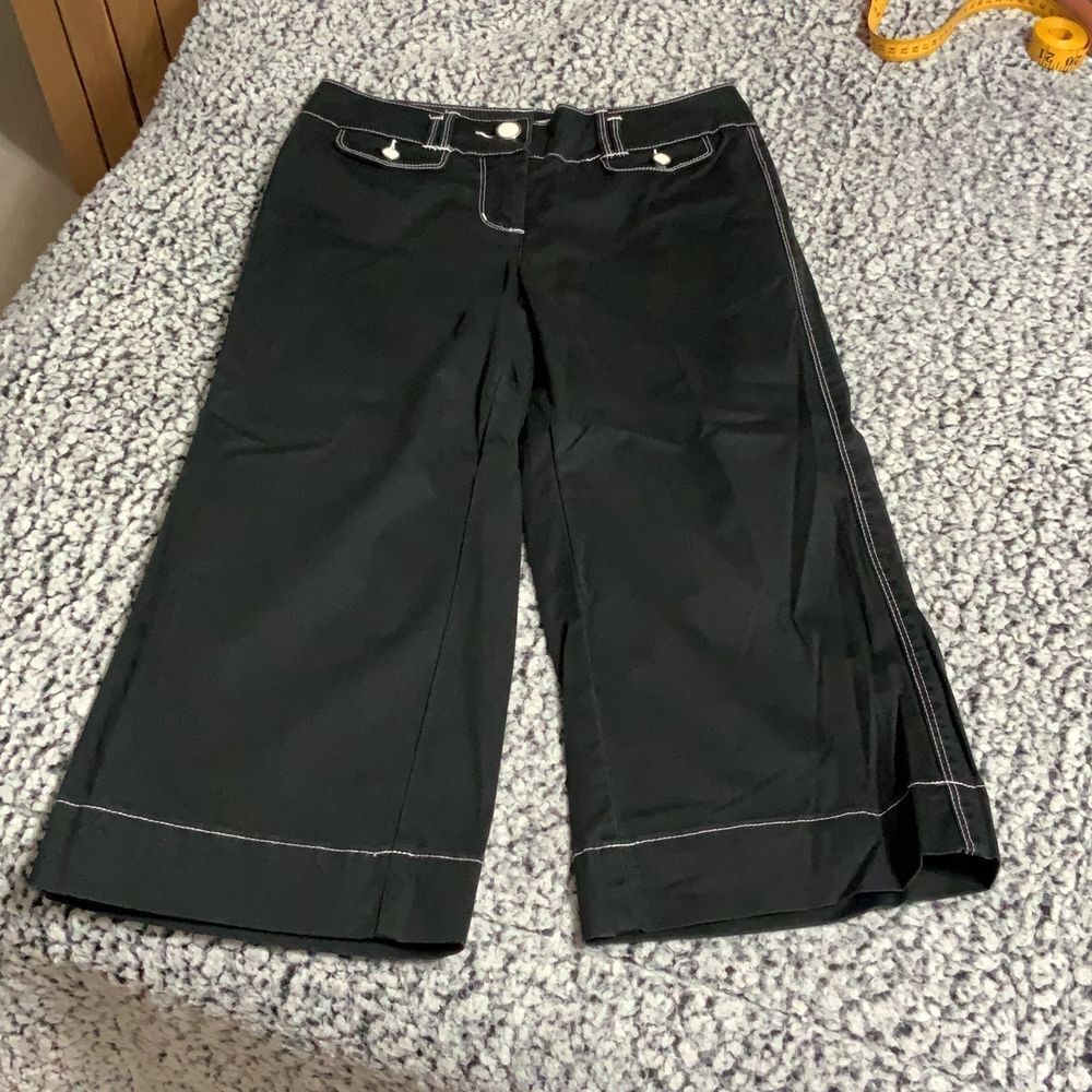 White House Black Market Black Capri Wide leg size 2 - Picture 2 of 4